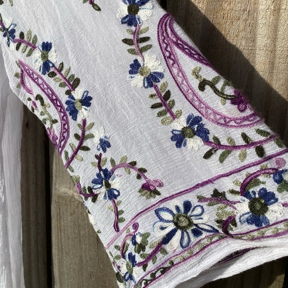 Fig and Flower Embroidered White Boho Top - Picture 4 of 11